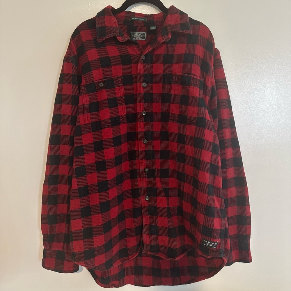 G.H. Bass & Co. Plaid Red and Black Button Shirt Size Large